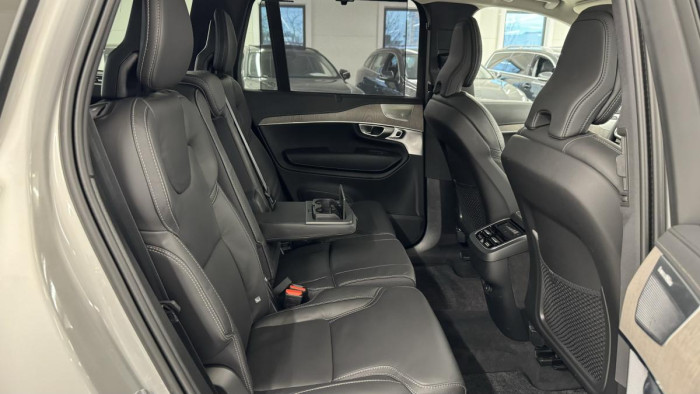 Volvo XC90 B5 AWD ULTIMATE REZERVACE