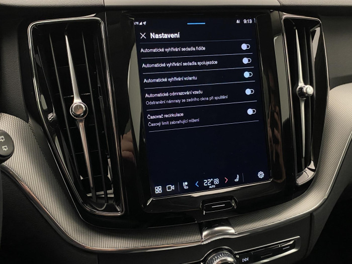 Volvo XC60 B4 AWD PLUS DARK AUT CZ