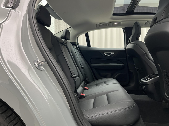 Volvo S60 B5 AWD ULTIMATE DARK AUT 1.maj