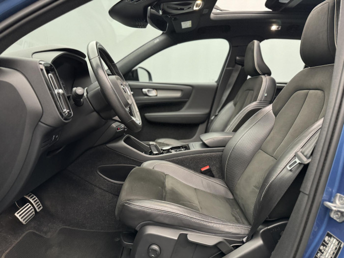 Volvo XC40 T3 R-DESIGN AUT CZ REZERVACE