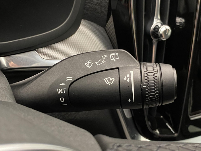 Volvo V60 B4 DARK PLUS AUT CZ