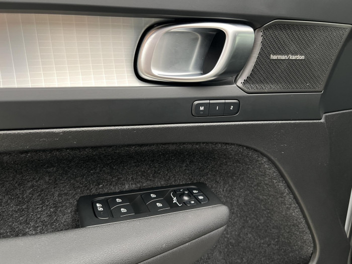 Volvo XC40 B3 PLUS DARK AUT CZ 1.maj.