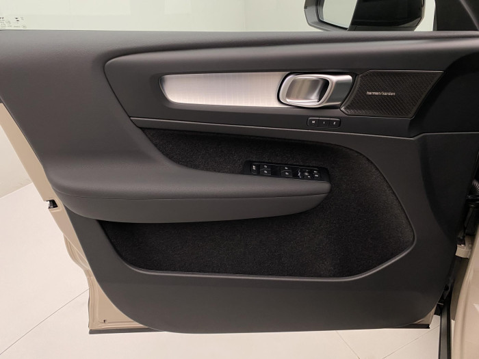 Volvo XC40 B3 AUT DARK PLUS
