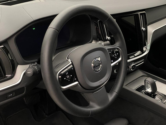 Volvo V60 B4 ULTIMATE DARK AUT REZERVACE