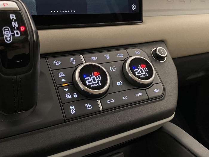 Land Rover Defender D250 AWD SE AUT CZ 3.0 d SE