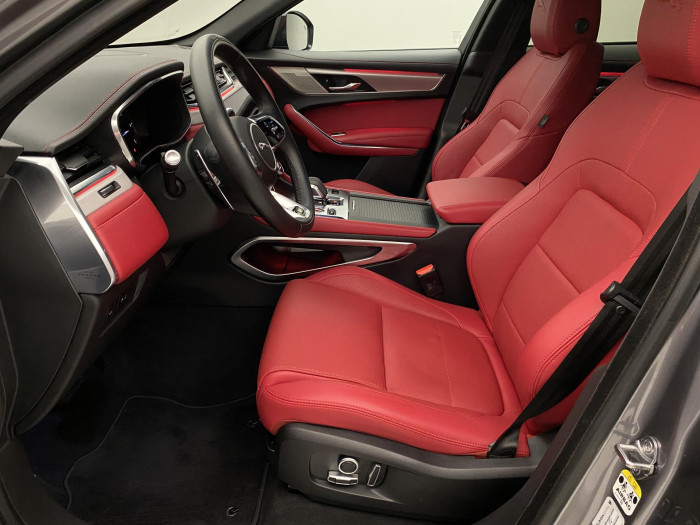 Jaguar F-Pace D300 S R-DYNAMIC AWD REZERVACE 3.0 d Dynamic