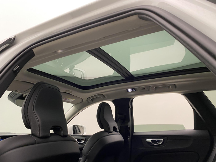 Volvo XC60 B4 AWD INSCRIPTION REZERVACE