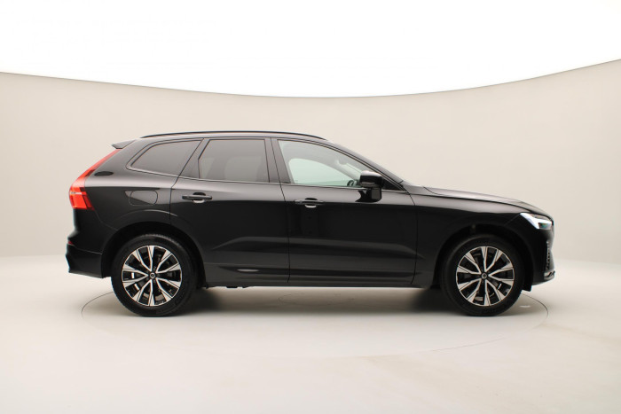 Volvo XC60 B4 AWD R-DESIGN REZERVACE