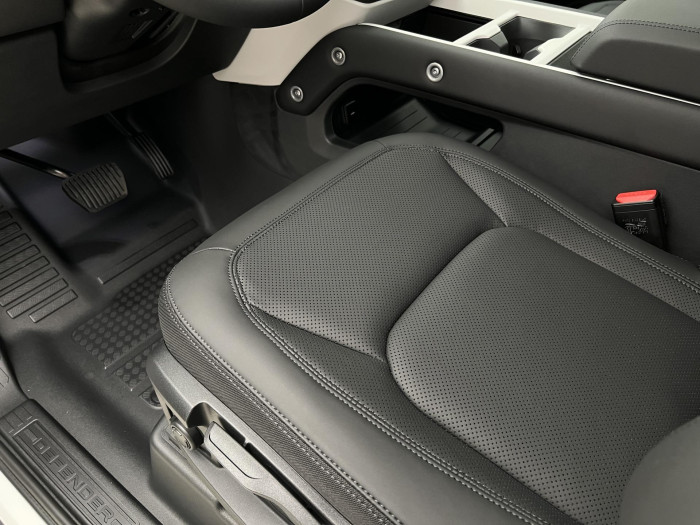 Land Rover Defender 110 D200 S AWD Aut REZERVACE 3.0 d