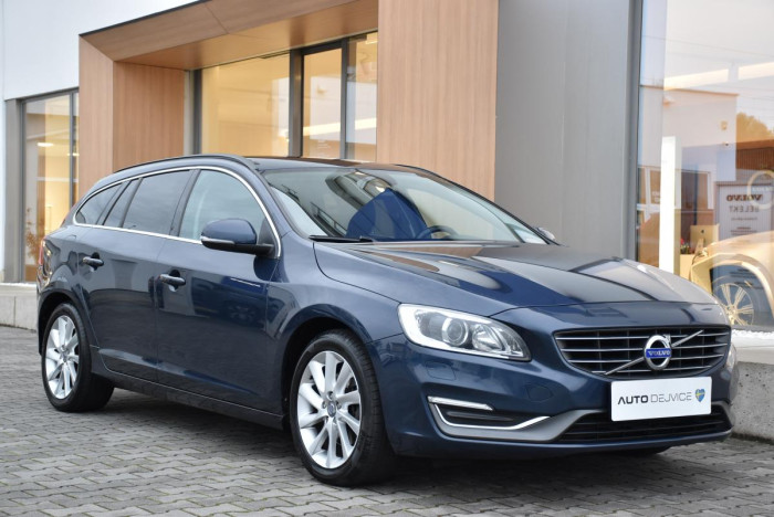 Volvo V60 D4 MOMENTUM REZERVACE 2.0 d Momentum
