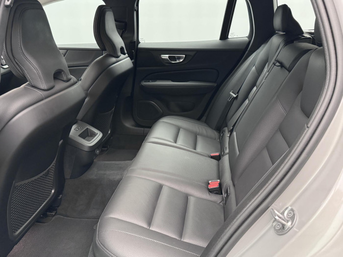 Volvo V60 B4 DARK PLUS AUT CZ 1.maj