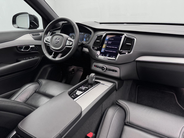 Volvo XC90 B5 AWD R-DESIGN REZERVACE