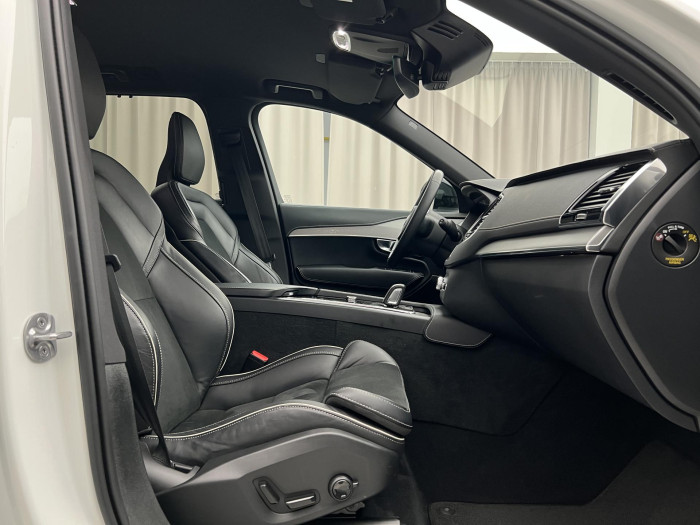 Volvo XC90 B6 AWD R-DESIGN AUT REZERVACE