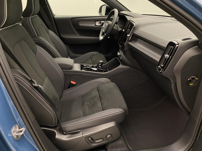 Volvo XC40 B4 ULTIMATE DARK AUT CZ