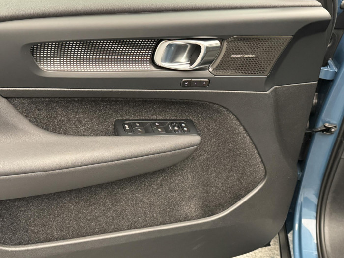 Volvo XC40 B3 ULTIMATE AUT