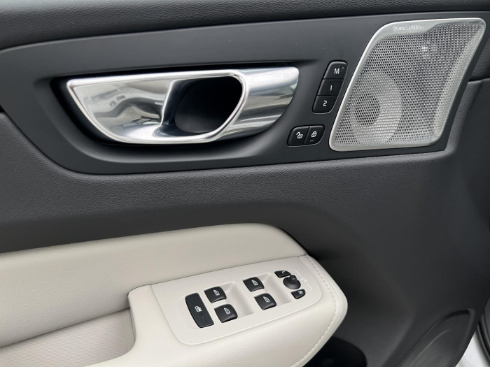 Volvo XC60 B5 AWD INSCRIPTION AUT CZ