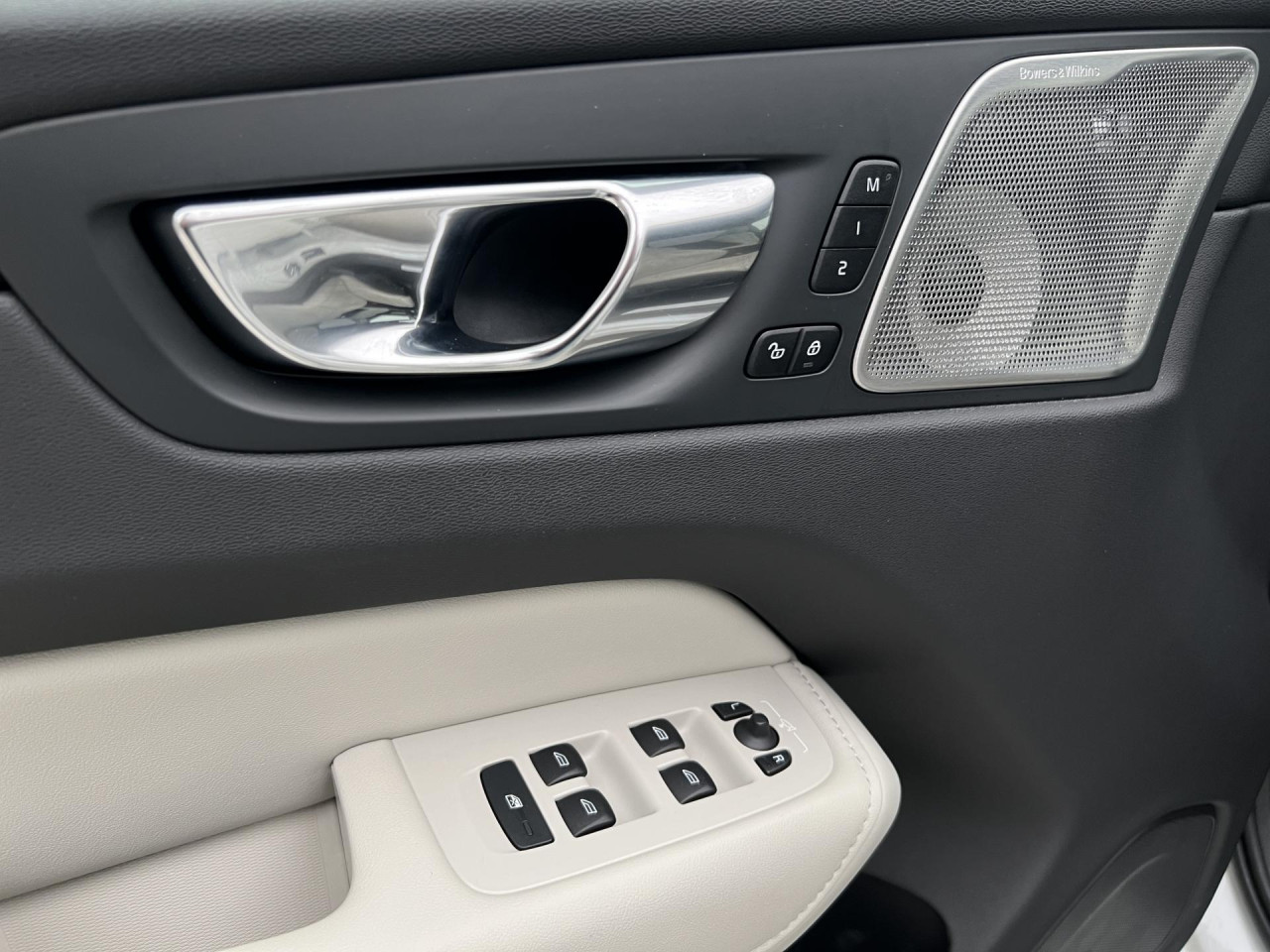 Volvo XC60 B5 AWD INSCRIPTION AUT CZ