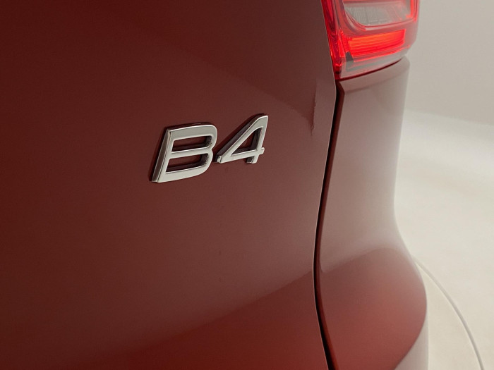 Volvo XC40 B4 DARK ULTRA AUT CZ 1.maj