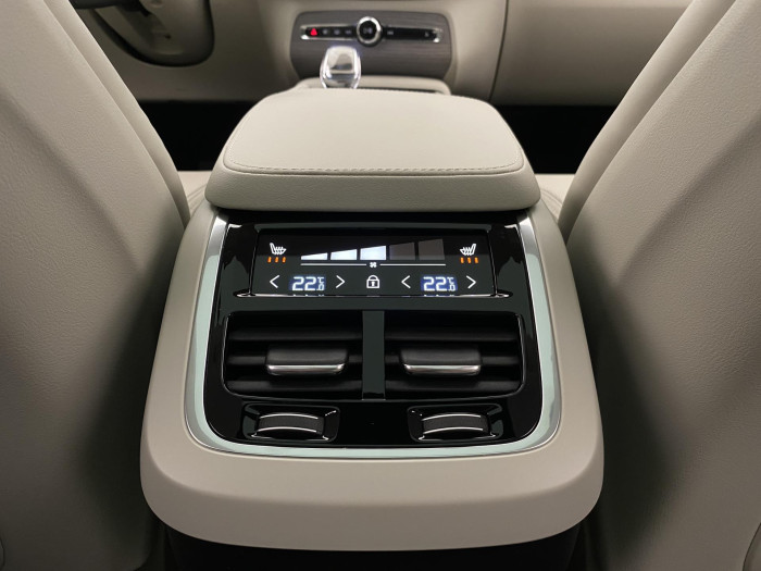 Volvo XC90 B5 AWD BRIGHT ULTRA REZERVACE