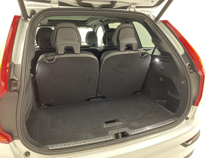 Volvo XC90 D5 AWD R-DESIGN AUT REZERVACE 2.0 d
