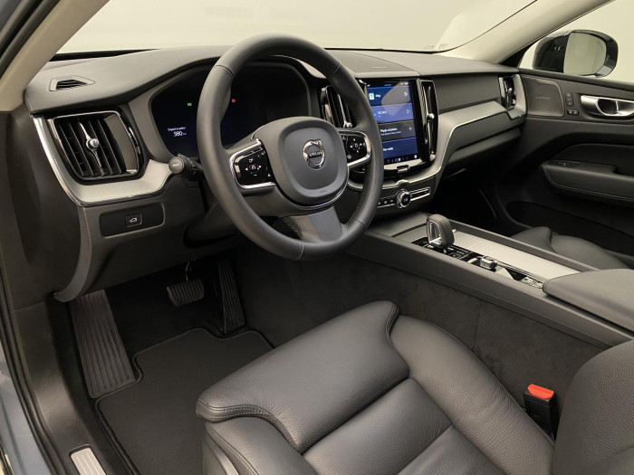 Volvo XC60 B4 AWD PLUS DARK AUT 1.maj