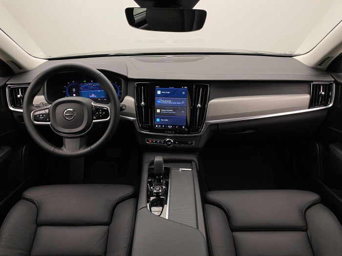 Volvo V90 CC B4 AWD PLUS AUT CZ 1.maj