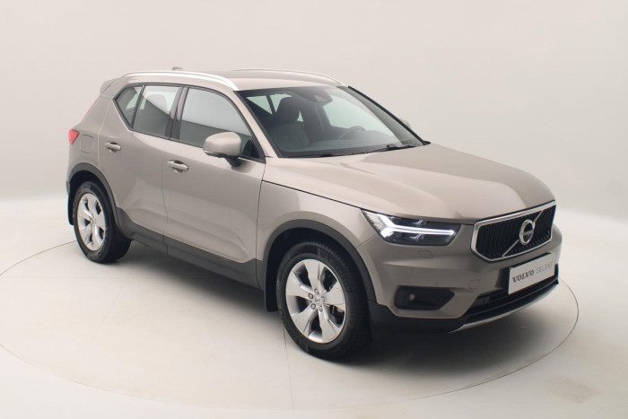Volvo XC40 B4 MOMENTUM AUT REZERVACE 2.0 Momentum