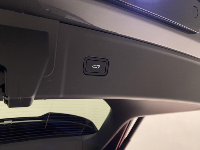 Lynk & Co 08 MORE PHEV