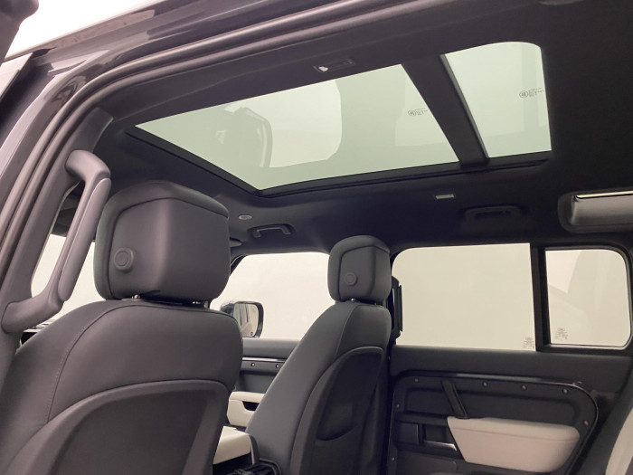 Land Rover Defender 110 D300 X-DYNAMIC HSE AWD 7m 3.0 d Dynamic