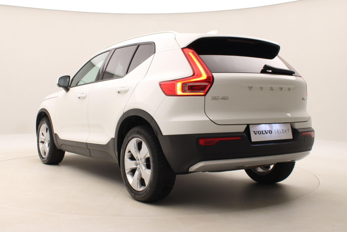Volvo XC40 B4 MOMENTUM REZERVACE 2.0 Momentum