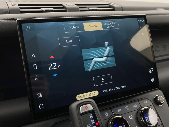 Land Rover Defender OCTA BLACK P635