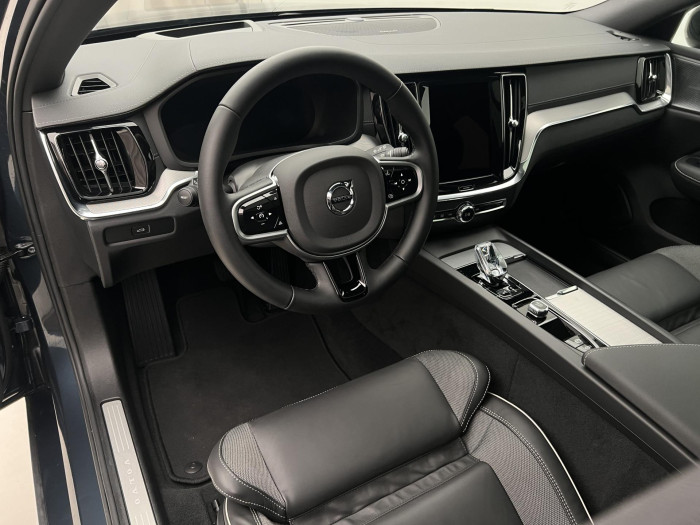 Volvo V60 B4 ULTRA DARK AUT 1.maj.