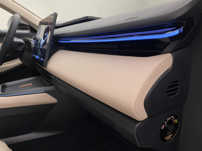 Lynk & Co 08 MORE PHEV