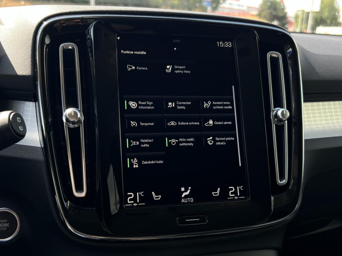 Volvo XC40 B4 AWD MOMENTUM Aut REZERVACE 2.0 Momentum