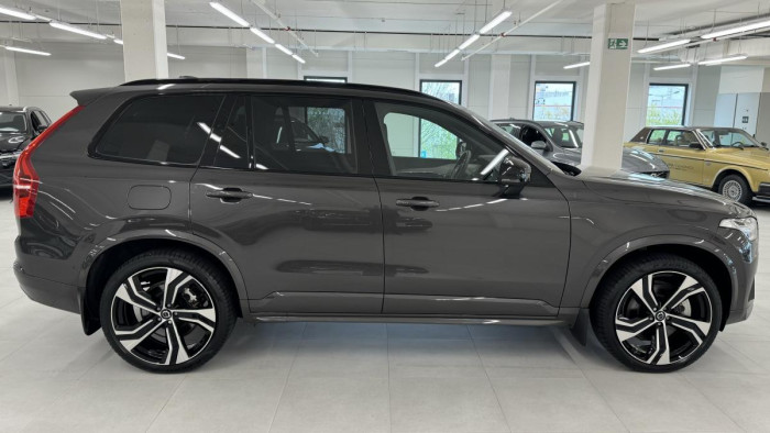 Volvo XC90 T8 AWD ULTIMATE DARK REZERVACE