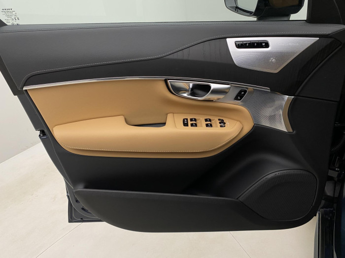 Volvo XC90 T8 AWD ULTRA DARK AUT CZ 7m