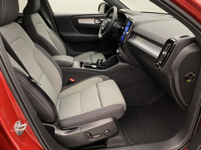 Volvo XC40 B3 DARK PLUS REZERVACE