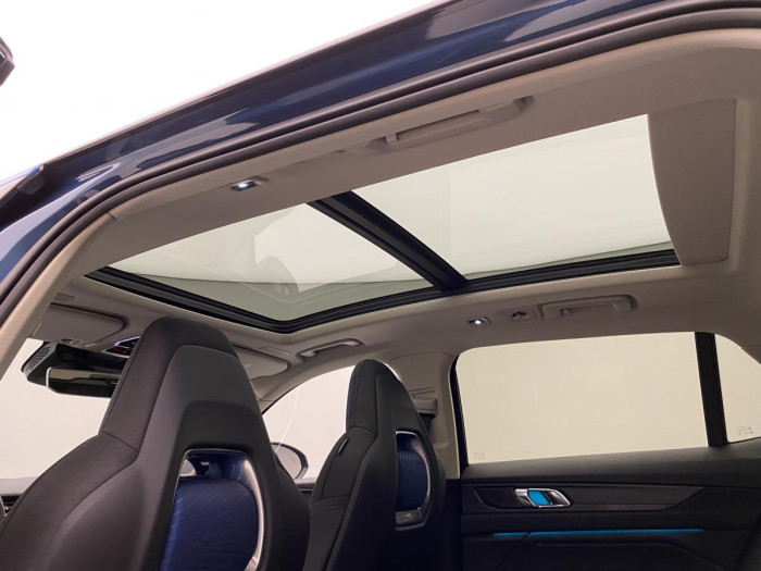 Lynk & Co 01 PHEV DCT AUT 1.maj. REZERVACE