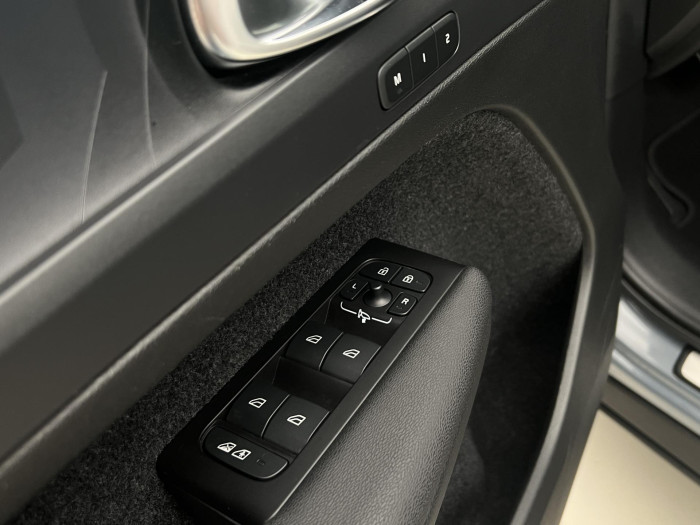 Volvo C40 RECHARGE TWIN MOTOR 1.maj.