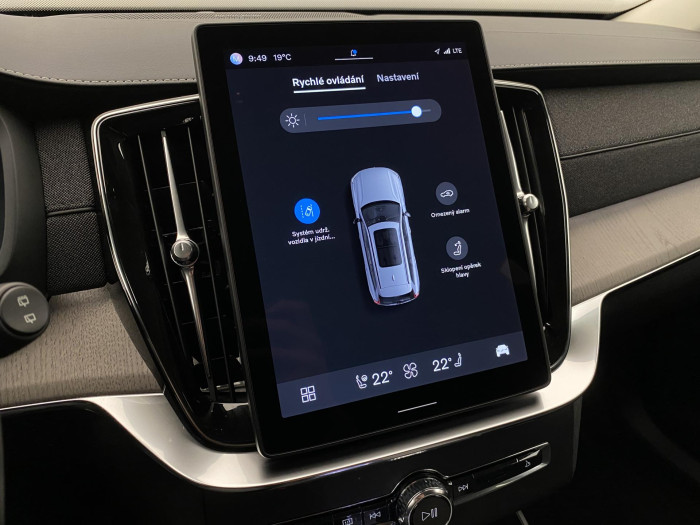 Volvo XC90 B5 AWD PLUS BRIGHT CZ 1.maj 7M