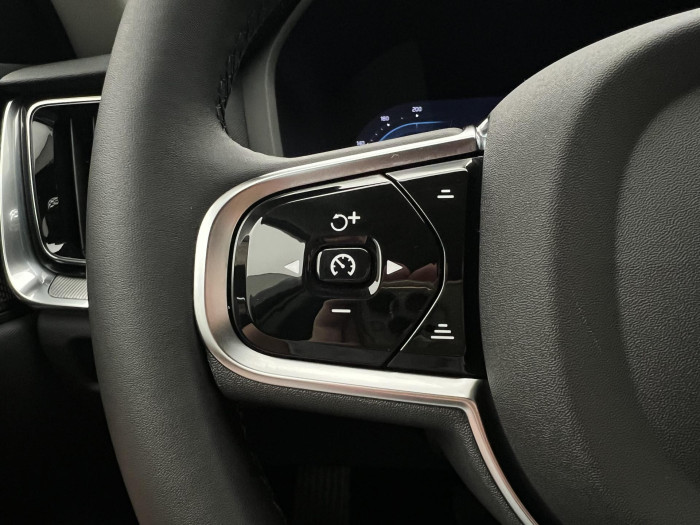 Volvo V60 B4 PLUS DARK AUT 1.maj.