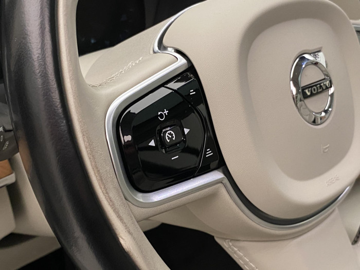 Volvo XC90 B6 AWD INSCRIPTION REZERVACE