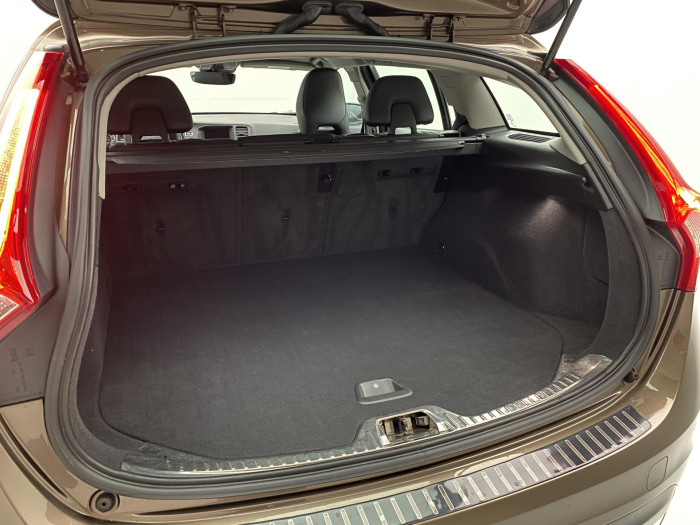 Volvo V60 CC D4 AWD SUMMUM AUT 2.4 d CC CC Summum