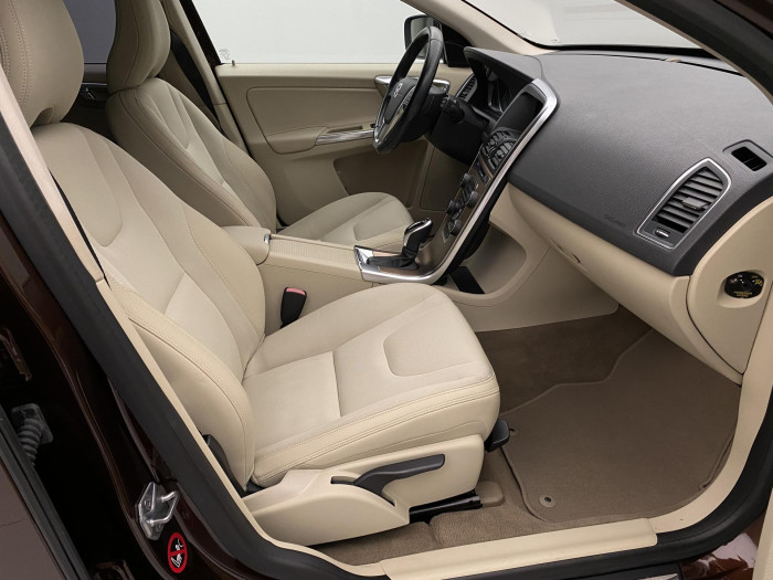 Volvo XC60 D4 AWD MOMENTUM AUT CZ 2.4 d Momentum