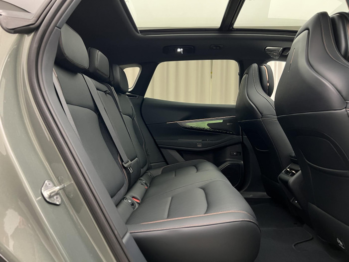 Lynk & Co 08 MORE PHEV