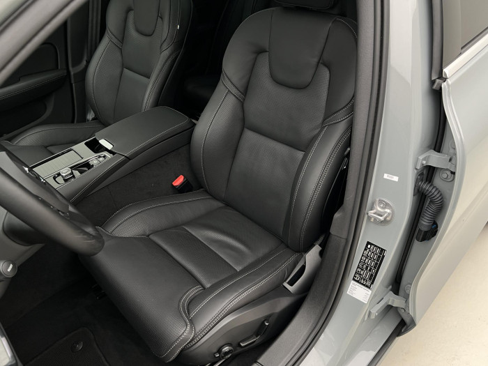 Volvo V60 T6 AWD RECHARGE ULTRA BRIGHT