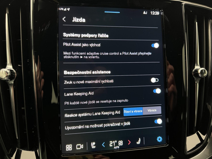 Volvo V60 B4 PLUS DARK AUT 1.maj.