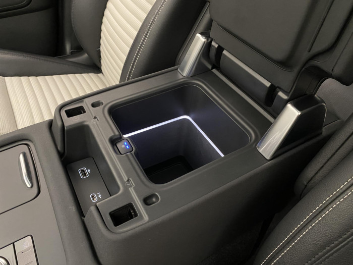 Land Rover Discovery D250 SE AWD AUT REZERVACE 3.0 d SE