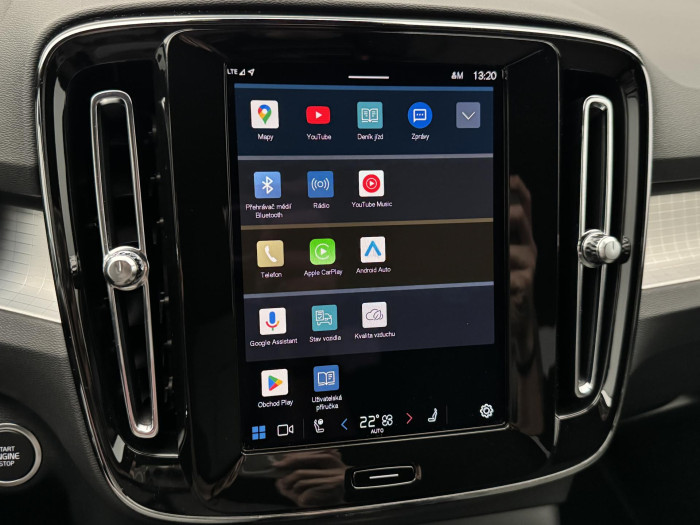 Volvo XC40 B3 PLUS DARK AUT REZERVACE