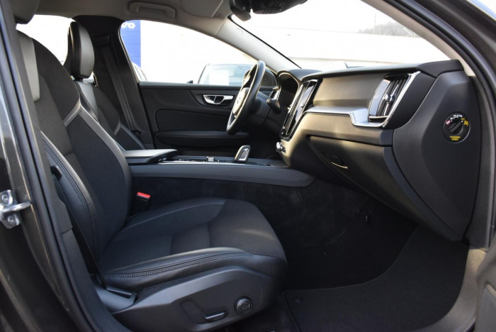 Volvo V60 B4 MOMENTUM ADVANCED REZERVACE 2.0 Momentum